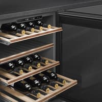 Винные шкафы SMEG/ Холодильный шкаф для вина встраиваемый, ВхШхГ 820х595х566 мм, петли справа, черное стекло. - фото 13
