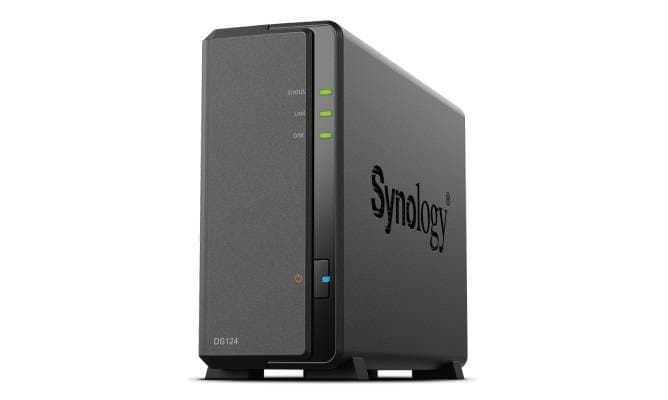 Synology DS124 Сетевое хранилище 1x 2.5" / 3.5", горячая замена, RAID modes: keine, 1x GB-LAN, Веб-сервер, 2x USB3.0, процессор: Quad Core 1.40 GHz, 1 GB ОЗУ вилка UK/HK 3-pin