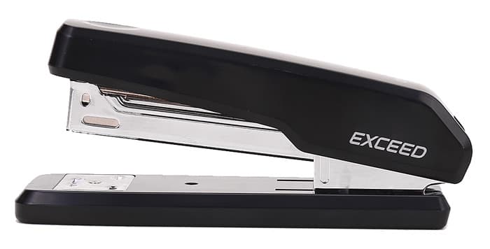 Степлер Deli E0300BLACK Exceed 24/6 26/6 (25листов) черный 100скоб металл/пластик коробка