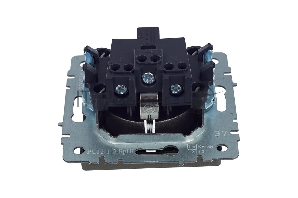 Розетка 1-местная IEK BRITE РС11-1-0-БрШ (BR-R11-16-K37) с заземлением, без защитных шторок, 16А, шампань