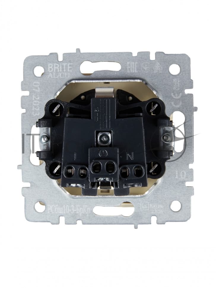 Розетка 1-местная IEK BRITE РСбш10-3-БрКр (BR-R16-16-K10) с заземлением, с защитными шторками и крышкой, 16А, IP20, бежевый