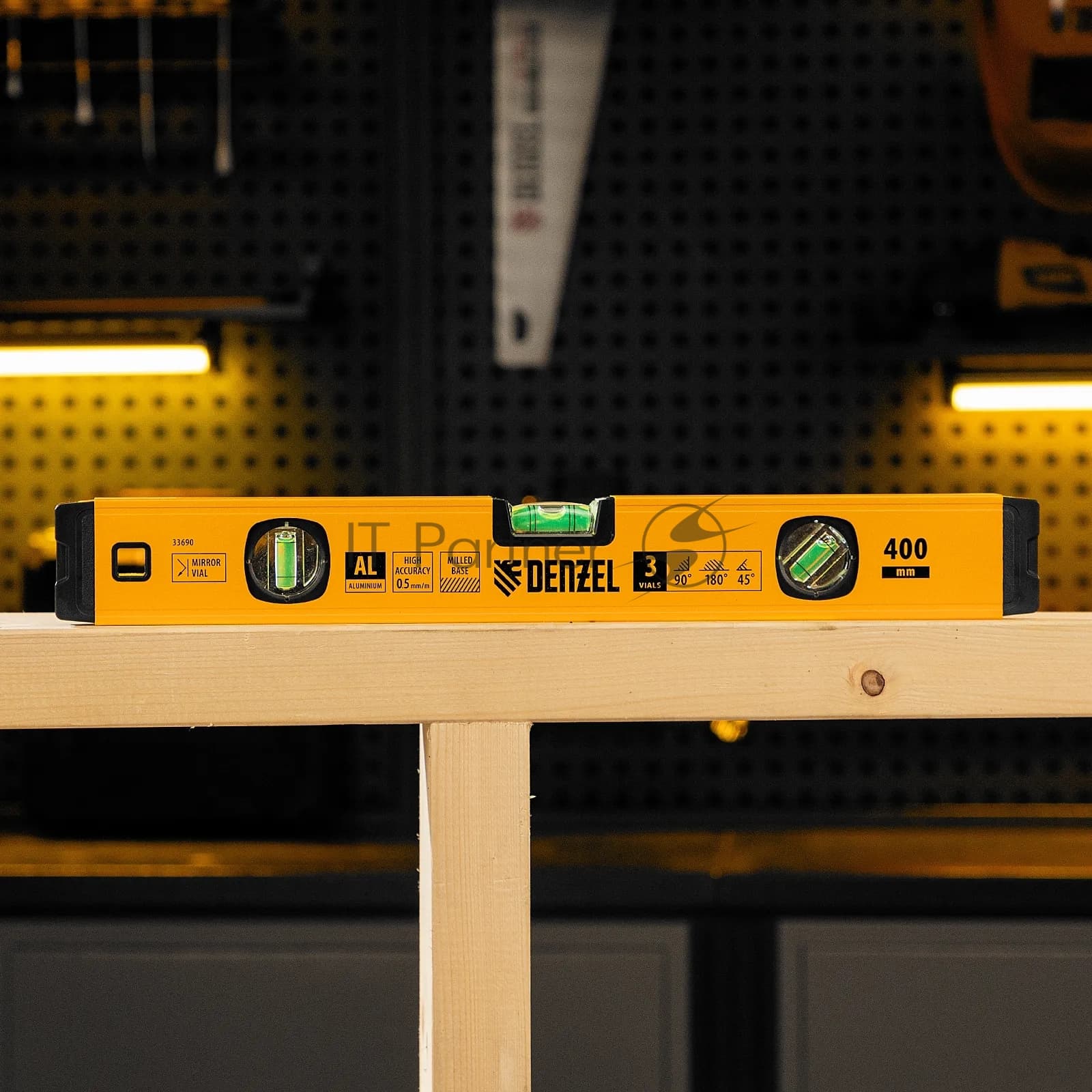 Уровень алюминиевый Denzel магнит., фрезерованный, 3 глазка (1 зеркал.), 0,5 мм/м, 400 мм