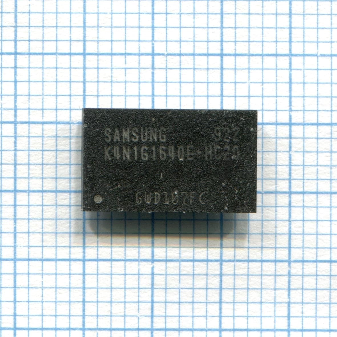 Микросхема оперативной памяти K4N1G164QE-HC20