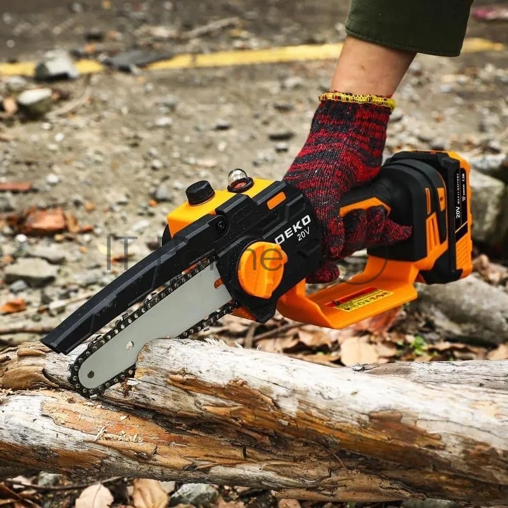Пила цепная аккумуляторная DEKO DKCHS 20-6 PRO, 4" и 6", 20В, 2x2.2Ач, 2 шины и 2 цепи