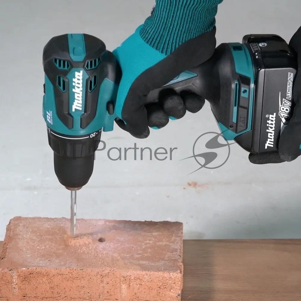 Дрель-шуруповерт Makita DHP490SFJ аккум. патрон:быстрозажимной