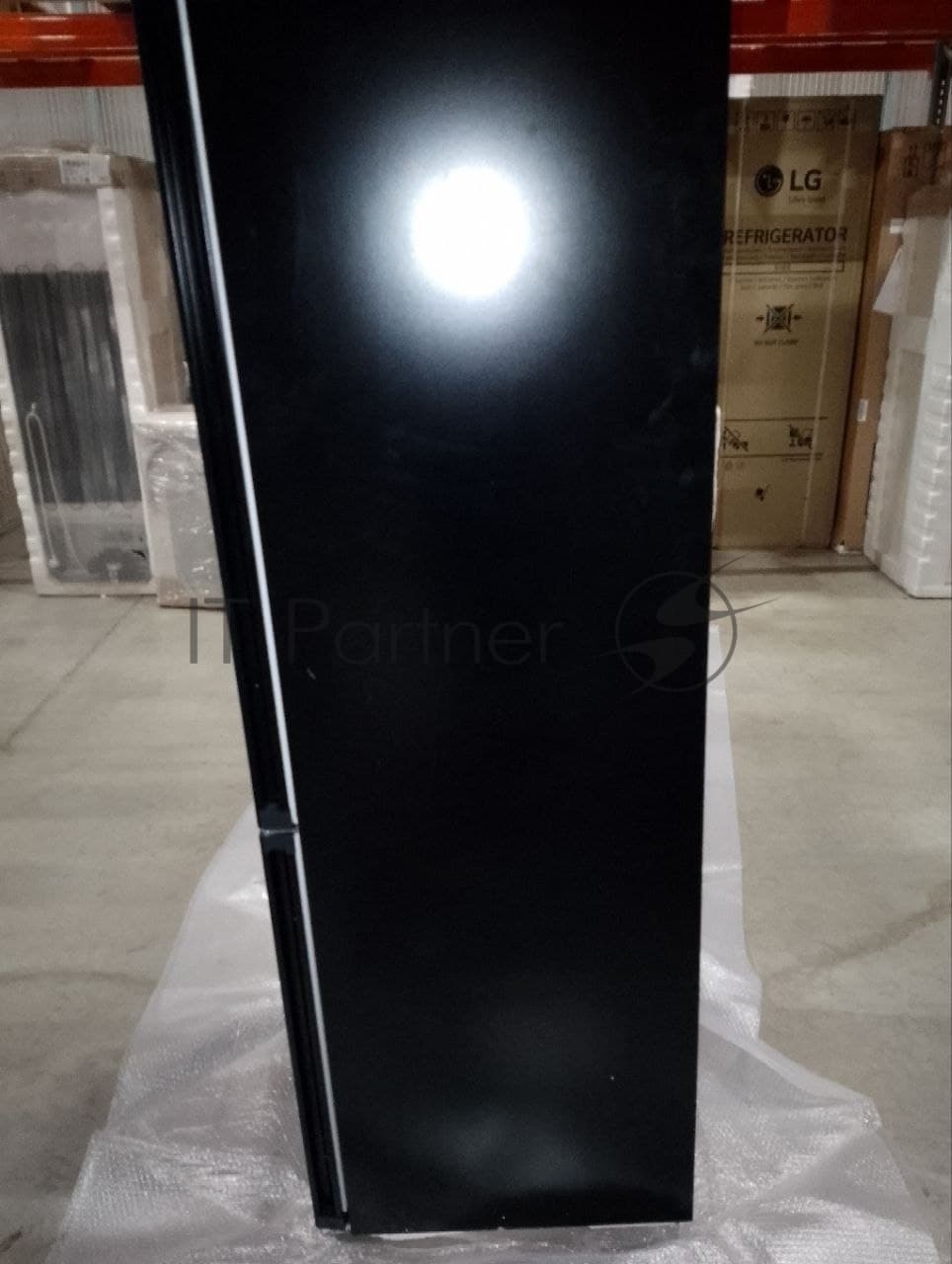 (Поврежденный товар) Холодильник Weissgauff WRK 2010 D Inverter NoFrost Black Soft Close (Вмятина на нижней двери.)