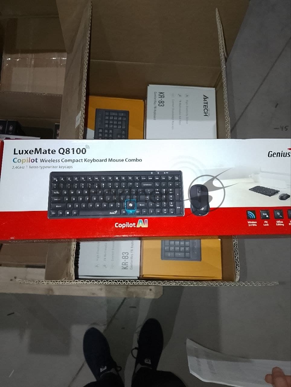 (Поврежденная упаковка) Комплект клавиатура+мышь беспроводной GENIUS LuxeMate Q8100 черный (USB, 1200dpi)