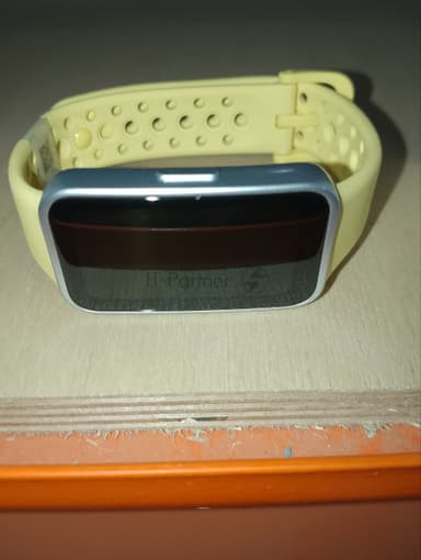 (Б/У) Фитнес-браслет BAND 9 LEMON YELLOW KIM-B19 HUAWEI (Б/У товар в упаковке со значительными повреждениями, либо упаковка не заводская)