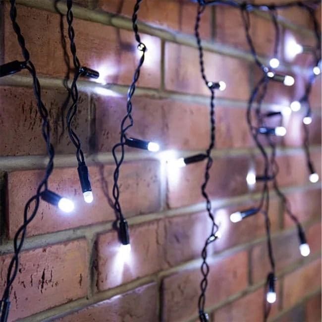 255-032 Гирлянда Бахрома (Айсикл) 2,4х0,6м 88 LED БЕЛЫЙ черный ПВХ IP65 нужен блок 303-500 NEON-NIGHT