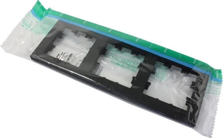 Schneider Electric AtlasDesign <ATN001003> Рамка (3поста, карбон)