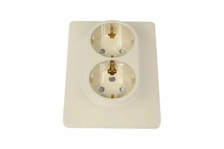 Розетка Systeme Electric GSL000226 2-я с заземлением со шторками (в сборе с рамкой)