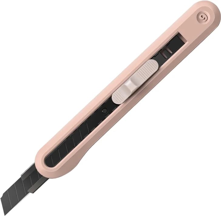 Нож канцелярский Deli NS063-SA-PINK Nusign шир.лез.9мм выдвижное лезвие фиксатор усиленный сталь розовый